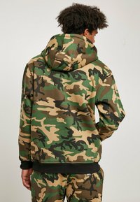 Southpole SPRAY - Kapucnis pulóver - camo aop