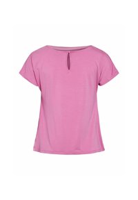 Top rosa a maniche corte realizzato in tessuto morbido, con scollo rotondo e una piccola apertura a chiave nella parte posteriore, dal taglio rilassato.