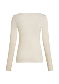 Langsleeve, getailleerd shirt van zachte crème stof met een ronde hals en een gladde textuur. Geen patronen of hardware; eenvoudig en minimalistisch ontwerp.