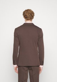 Jack & Jones PREMIUM JPRFRANCO  - Dress - chocolate torte