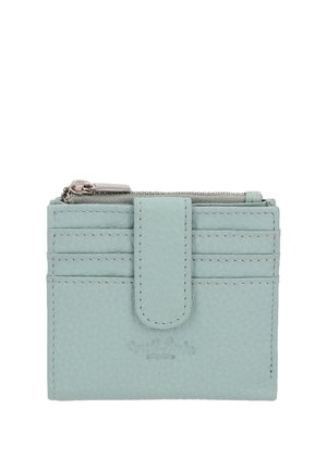 Cartera compacta de cuero azul claro con seis ranuras para tarjetas, una correa con cierre a presión y un compartimento para monedas con cremallera en la parte superior.