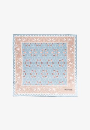 Kwadratowa chusta z niebiesko-beżowymi geometrycznymi i kwiatowymi wzorami, ułożonymi w koncentryczne prostokąty, z tekstem "Deni Cler Milano" w rogu.