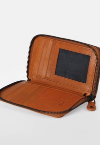 Brown leather wallet with zip closure, featuring card slots and a clear ID window. Smooth texture and minimalist design.