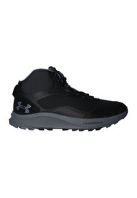 Scarpa sportiva nera con tomaia in mesh testurizzato, collo imbottito e suola in gomma grigia. Presenta un logo sul lato e un sistema di allacciatura.