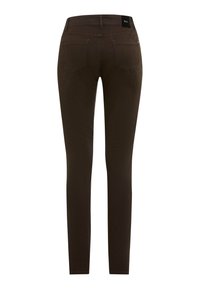 Brune skinny jeans lavet af blød denim med en mid-rise talje. Har to baglommer og et lille mærkelogo på bæltet.