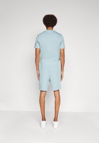 Lyle & Scott Šortai - slate blue
