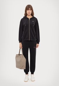 EA7 Emporio Armani PANTALONI - Spodnji deli trenirk - black