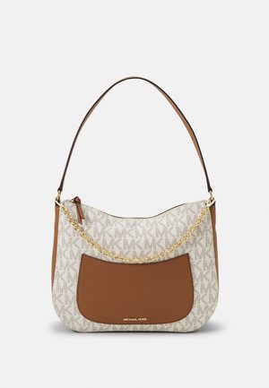 Sac à bandoulière beige et marron Michael Kors avec motif logo MK, poche avant, détail chaîne dorée et bandoulière marron simple.