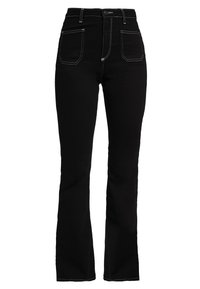 Svarta utsvängda jeans i denim med vita sömmar. Har fem fickor och en hög midja. Slät yta, rak passform genom benet.