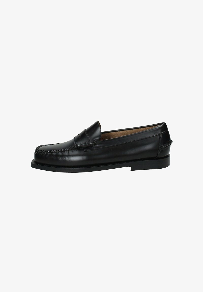 Mocassino penny in pelle nera con cuciture a moc toe, tacco basso e design slip-on.