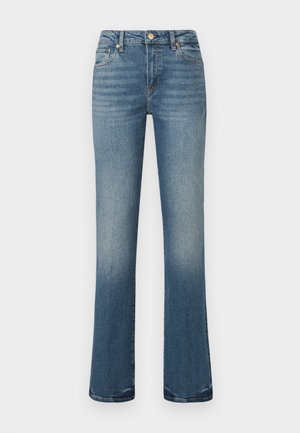 Hellblaue Jeans aus Denim mit ausgestelltem Bein, ausgestattet mit einem klassischen Fünf-Taschen-Design und dezenter Ausbleichung nahe dem Saum. Standardmäßige Gürtelschlaufen sind vorhanden.