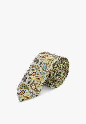 Lys grøn silkeslips med farverige paisley-mønstre i blå, orange, gul og brun, rullet sammen på en hvid baggrund.