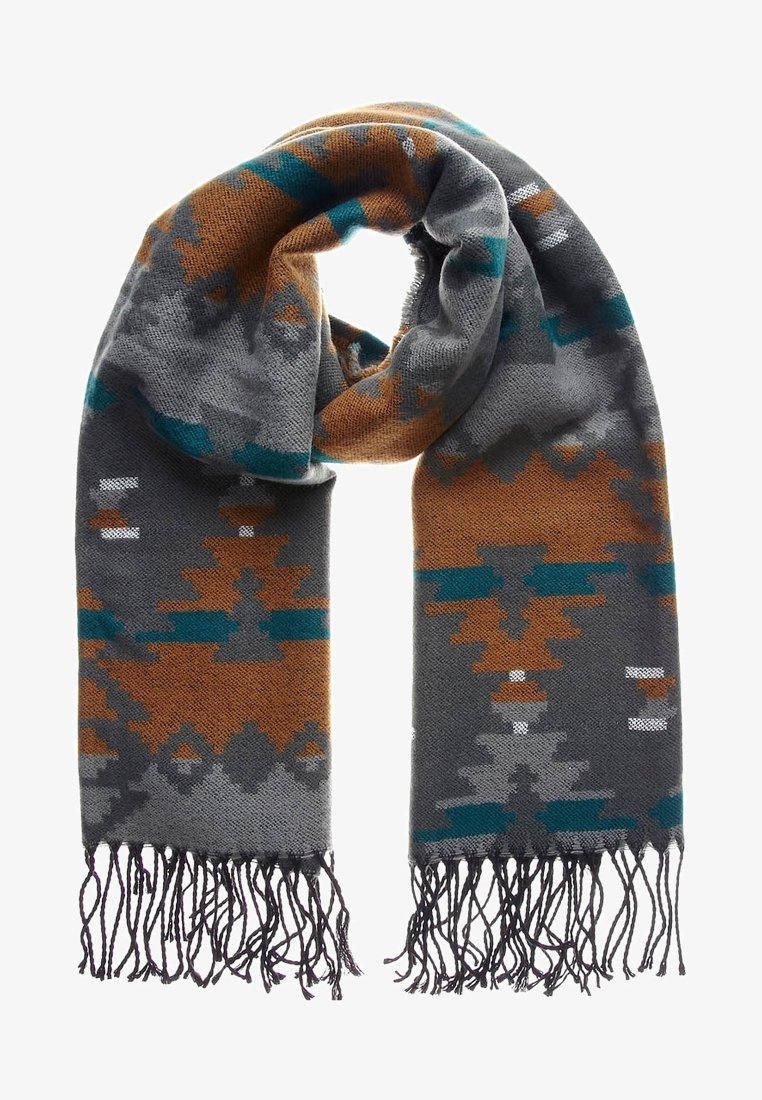 Écharpe aux motifs géométriques en brun, gris, sarcelle et blanc, avec des extrémités à franges et une texture tissée douce.