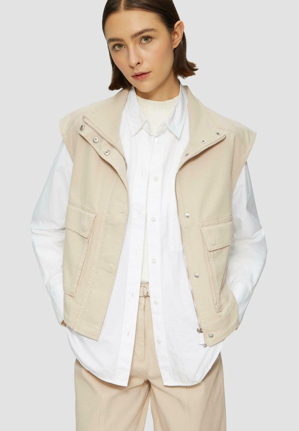 IM RELAXED FIT MIT STEHKRAGEN - Weste - sandstein