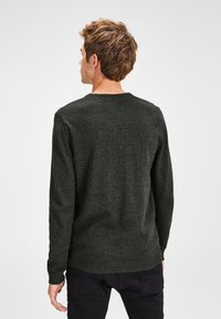 Jack & Jones JJEBASIC CREW NECK NOOS - Pullover - green