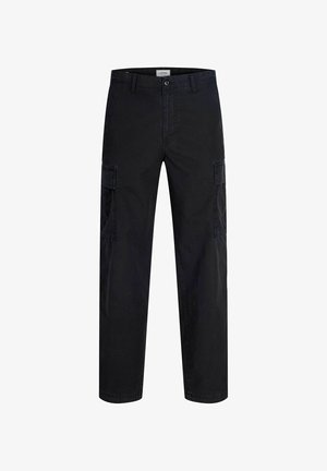 Zwarte cargo broek met rechte pijpen, zijzakken, riemlussen en knoopsluiting, weergegeven op een witte achtergrond.