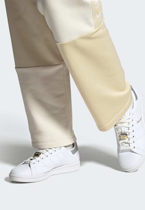 adidas Originals STAN SMITH - Sneakers basse - cloud white silver metallic gold metallic