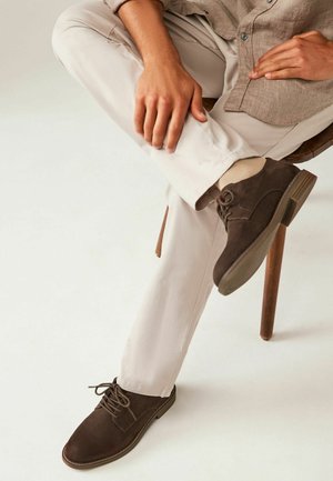 DERBY - REGULAR FIT - Sportlicher Schnürer - brown