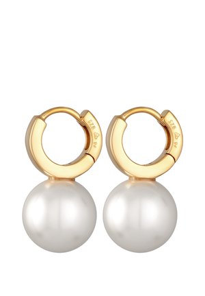 Boucles d'oreilles en or avec un pendentif en perle blanche lisse. Présentent un fermoir à charnière simple et une finition polie pour un look élégant.
