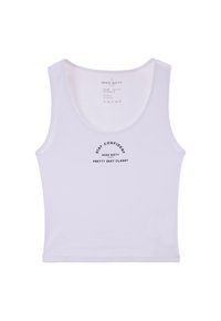Top de tirantes blanco con canalé, que presenta un escote redondeado y un diseño ajustado. El texto en negro dice "MANTENTE CONFIADA" y "BASTANTE SEXY Y CLÁSICA."