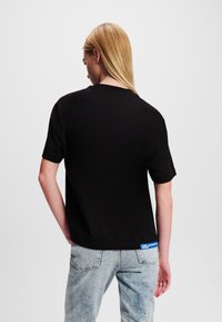 Karl Lagerfeld Jeans PRINT - Apdrukāts T-krekls - black