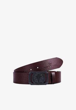 Bruine leren riem met een gestructureerd oppervlak, voorzien van een rechthoekige zwarte metalen gesp met twee paardontwerpen en logo-details.