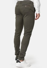 INDICODE JEANS BUCKNER - Chino hlače - army