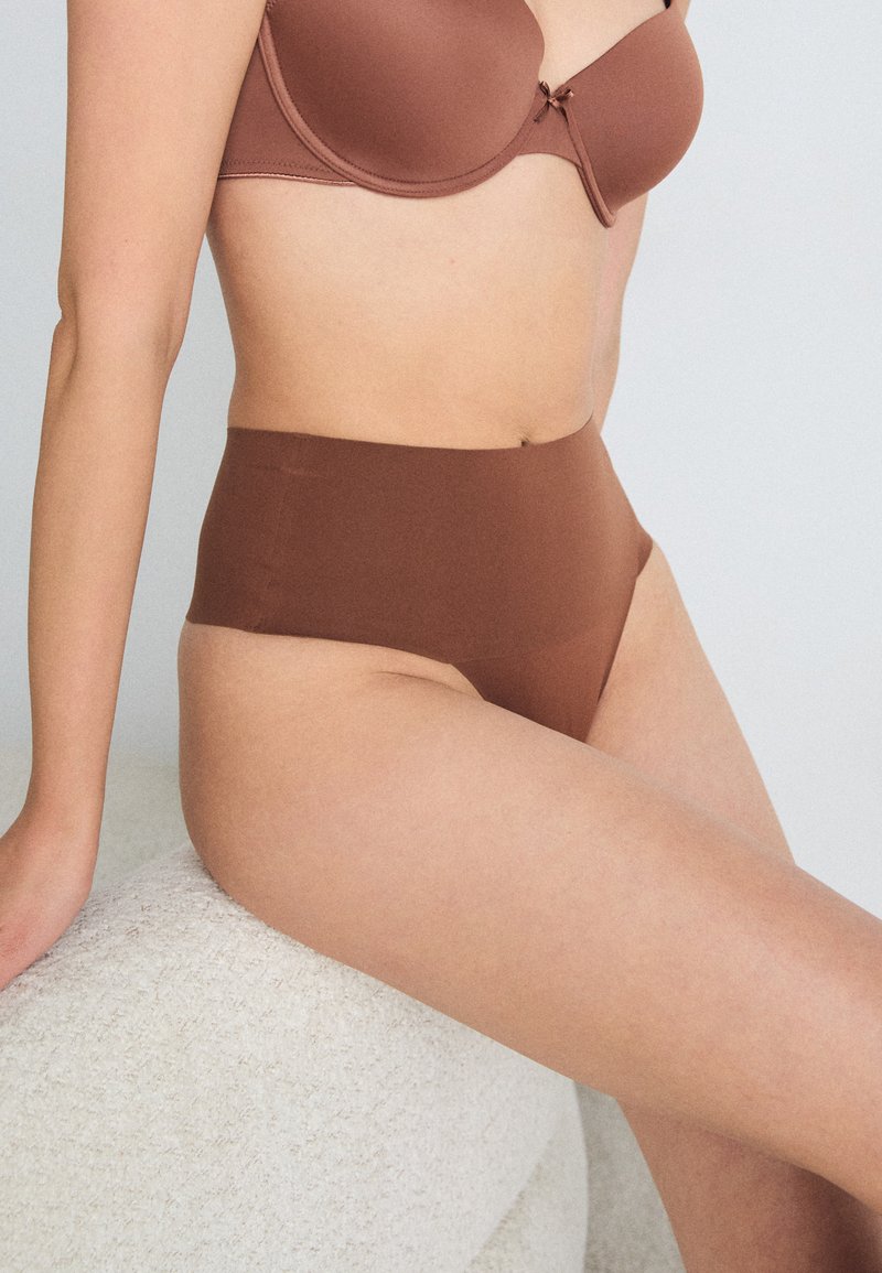 Spanx SPANXSUPERSMOOTH™ UNDIE-TECTABLE® THONG - String - hickory