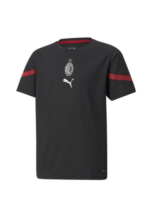 T-shirt de sport noir à manches courtes avec des rayures rouges sur les manches, logo AC Milan et logo Puma centrés sur la poitrine.