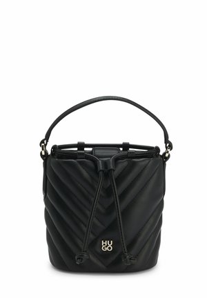 Schwarze gesteppte Lederschultertasche im Beuteldesign mit Kordelzugverschluss, einem einzelnen Griff und goldenem "HUGO"-Logo auf der Vorderseite.