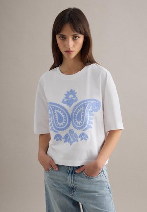 RELAXED FIT WITH PAISLEY PATTERN - Camiseta estampada - optical white