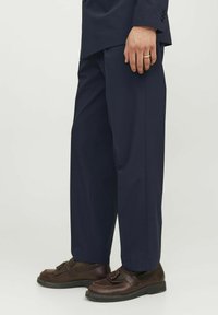 Jack & Jones PREMIUM JPRBUSHWICK - Uzvalka bikses - dark navy
