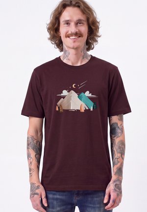 watapparel NIGHT & CLOUDS UNISEX - T-shirt print - red brown