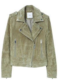 Olivgrüne Bikerjacke aus Wildleder mit asymmetrischem Reißverschluss, silbernen Metallteilen, großem Kragen und zwei seitlichen Reißverschlusstaschen. Strukturierte Oberfläche.