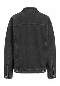 Zwarte denimjack met een ontspannen pasvorm, zichtbare stiksels en drukknopen bij de manchetten. Heeft een klassieke kraag en is onopgesmukt.