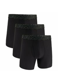 Schwarze boxer Shorts aus strukturiertem Material, mit einem breiten elastischen Bund, der das "ARMOUR"-Logo zeigt. Erhältlich im Dreierpack.