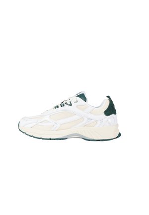 Scarpa da ginnastica bianca e beige con dettagli verdi, pannelli in mesh, lacci bianchi e suola testurizzata vista lateralmente su sfondo bianco.