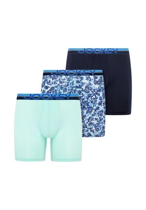 Drei Herren-Boxershorts in Schwarz, blauem Blumenmuster und Hellgrün mit blauen, mit "Jockey" versehenen Taillenbändern.