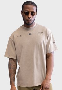 Redefined Rebel MEMPHIS TEE - T-shirts med print - walnut