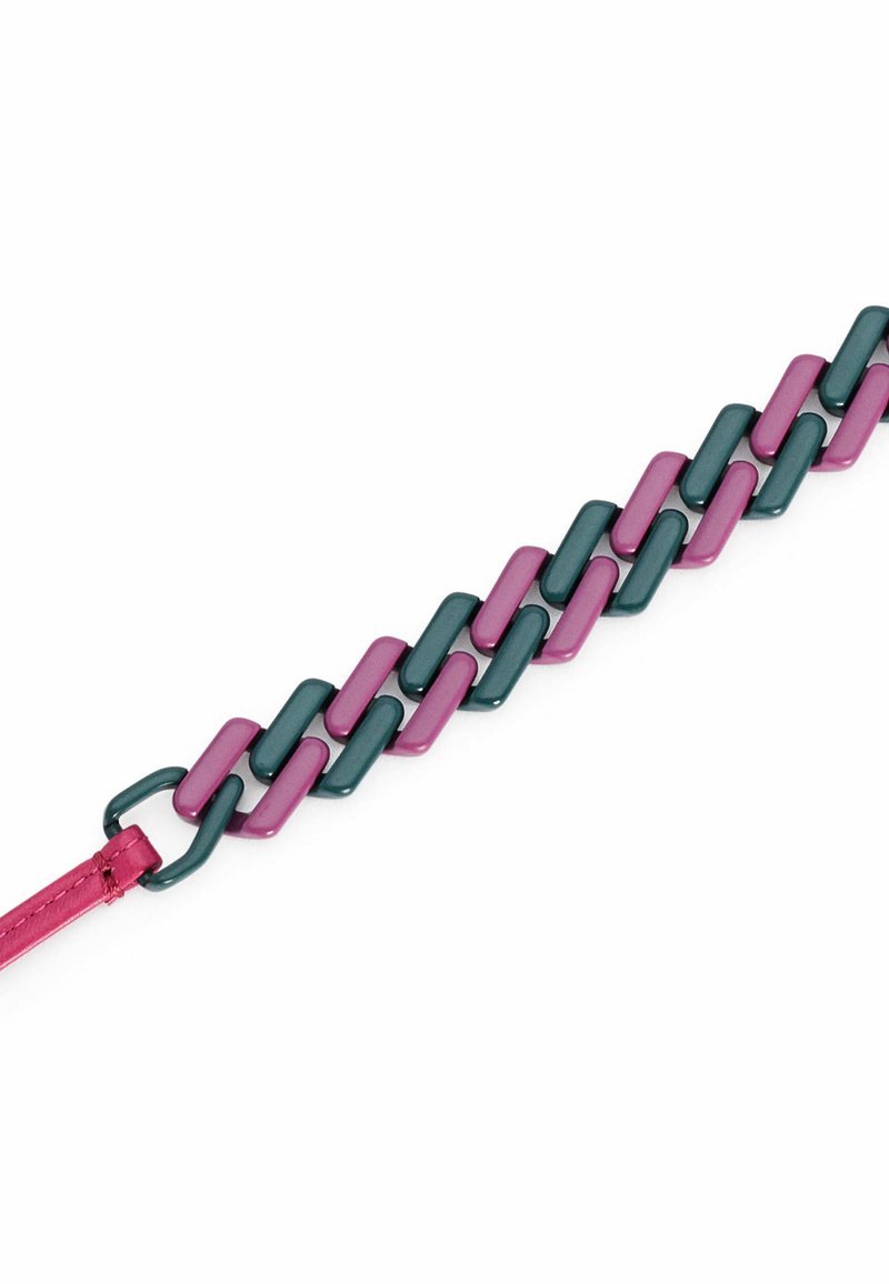 Rosa und türkisfarbene Kunststoffkette mit rechteckigen Gliedern; verfügt über eine glatte Textur und einen pinkfarbenen Lederanhänger für sicheren Halt.