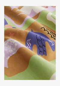 Pasirinkta, white graphic