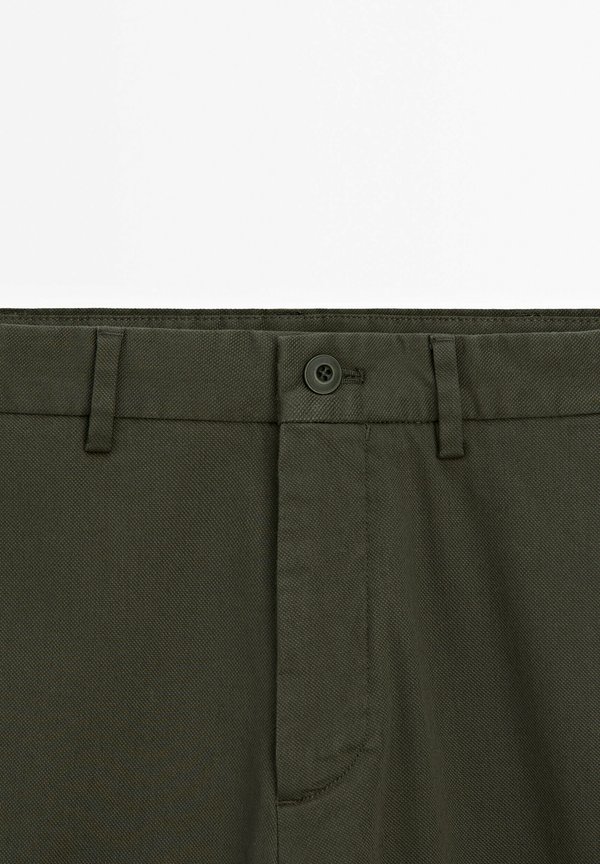 WITH STRUCTURE - Chinos2