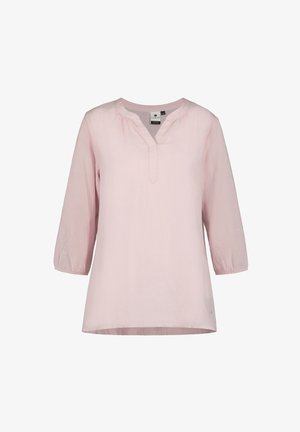 Světlá růžová volná halenka s 3/4 rukávy a kulatým rozděleným výstřihem.