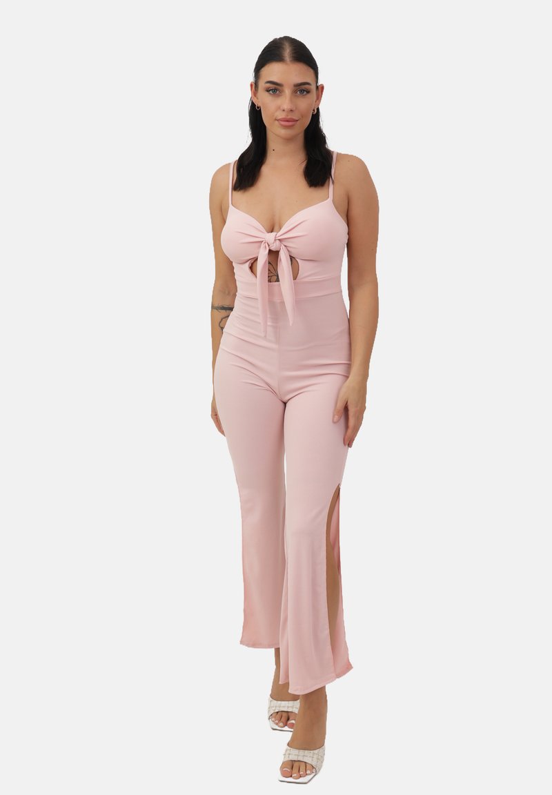 Rosa jumpsuit med figursydd överdel, knytning framtill och utskärningsdetaljer. Utsvängda ben har sidofickor för extra design. Mjukt, stretchigt tyg.