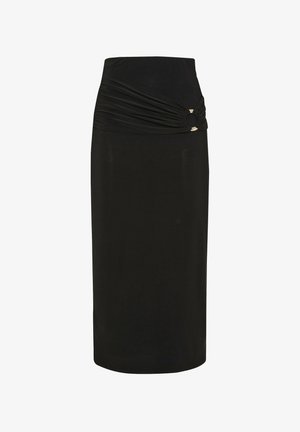 Sort knælang nederdel lavet af strækbart stof, med samlet sideløsning og cirkulær metalaccent i taljen. Glat tekstur.