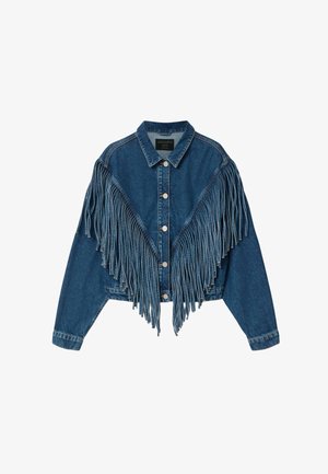 Chaqueta vaquera con botones plateados y detalles de flecos largos formando una forma de V en el pecho y las mangas.