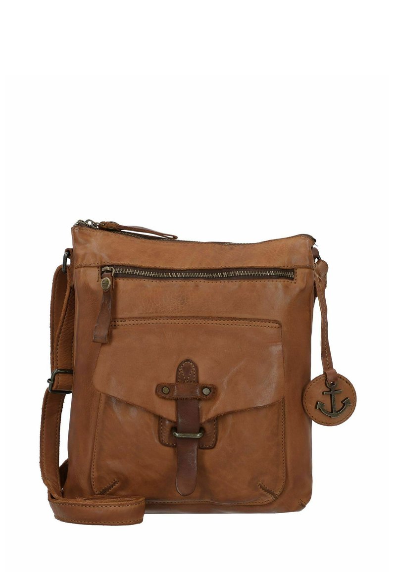Braune Leder-Crossbody-Tasche mit Reißverschluss oben, Vordertasche mit Schnallenverschluss und einem dekorativen Ankeranhänger. Glatte Textur.
