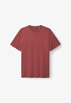 Piros pamutpóló kerek nyakkivágással. Rövid ujjú és laza szabású. Az elején finom fekete logóval díszítve.