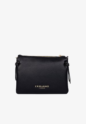 Pochette en cuir noir texturé avec fermeture éclair dorée et logo "Ermanno Firenze" centré à l'avant, agrémentée de nœuds sur les côtés et de languettes de tirage.