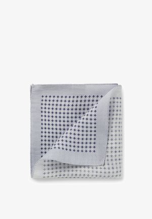 Lysegråt strikket firkantet klæde med et foldet hjørne, prydet med et gentaget mønster af små mørkeblå diamantformer.